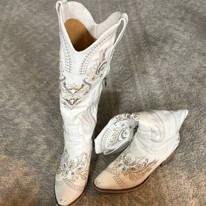 White Embroidered Women's Cowboy Boots